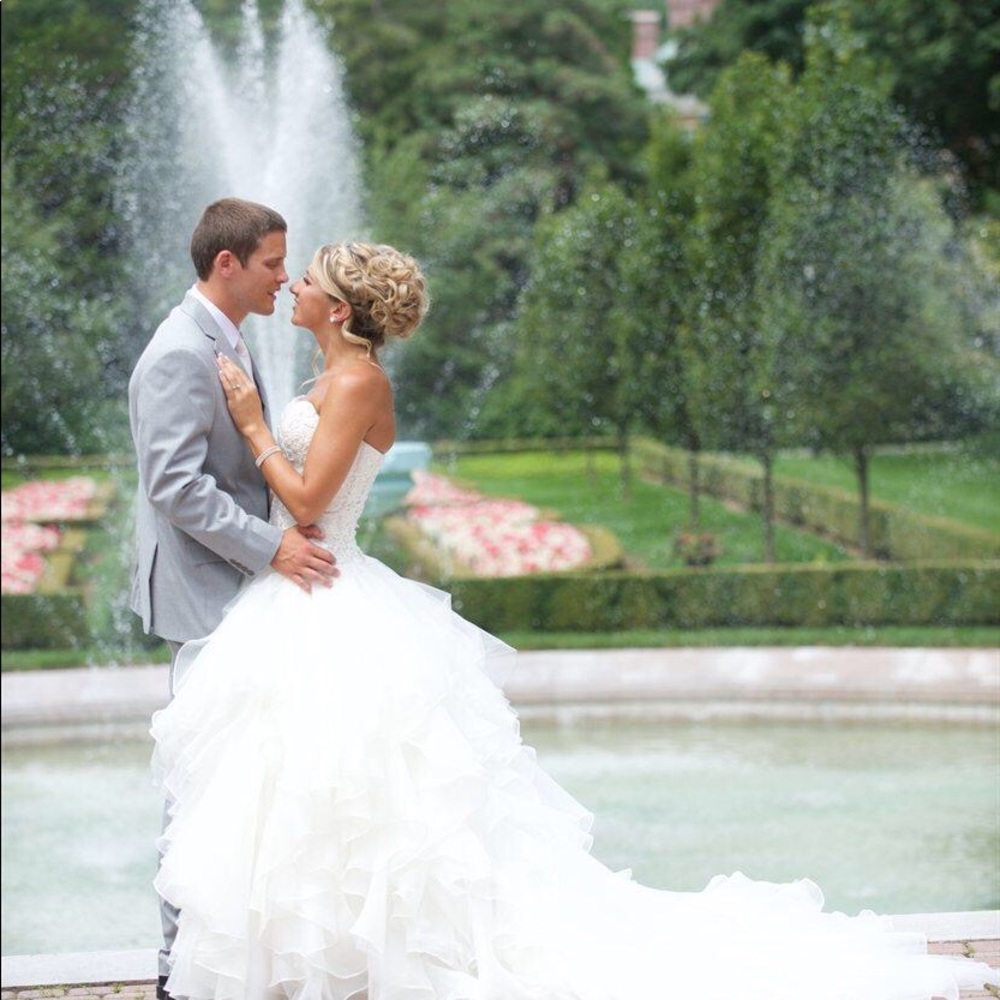 Oleg Cassini Wedding dress